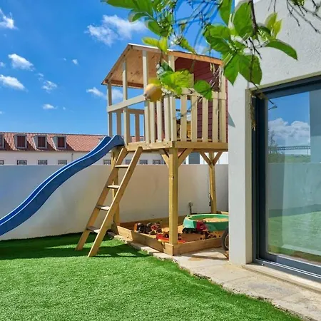 Family Summertime Belem Apartment! Lisbon